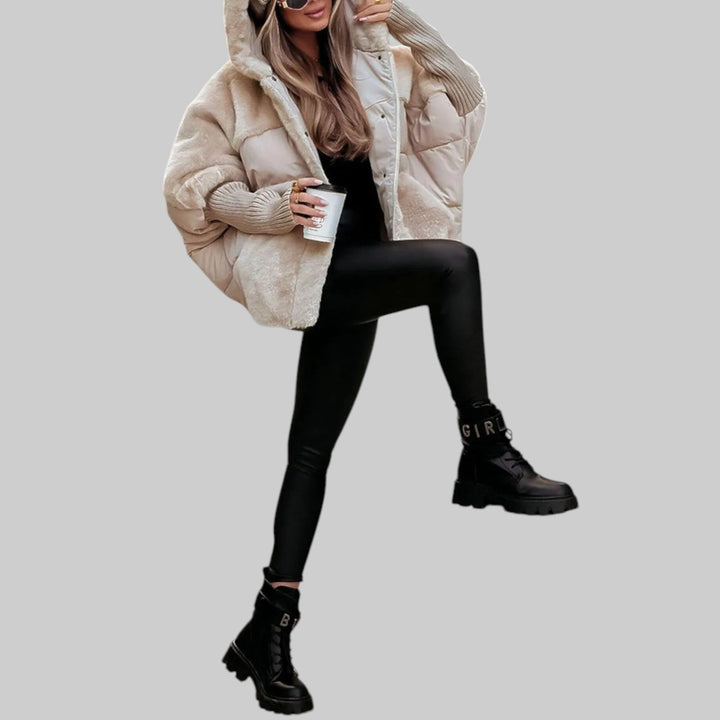 Riikka - Moderni puserobomber takki hupulla