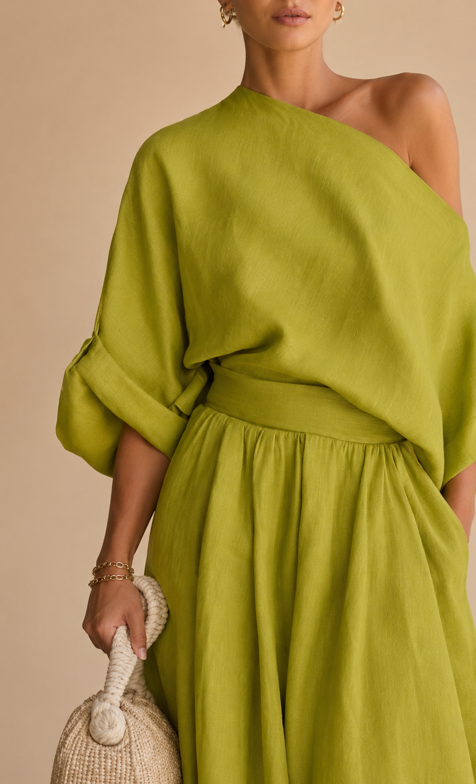 Lisa | Off-shoulder-toppi ja istuvat housut