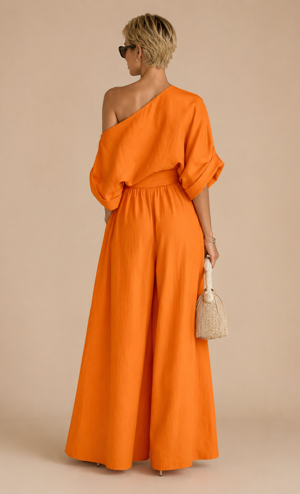 Lisa | Off-shoulder-toppi ja istuvat housut