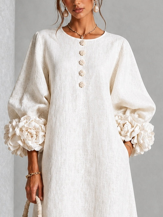 Vestido Midi Blanco con Botones Florales y Mangas Decoradas