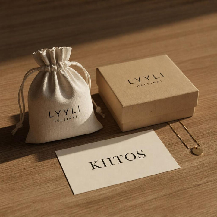 Värikkäät kissakorvakorut retrotyyliset